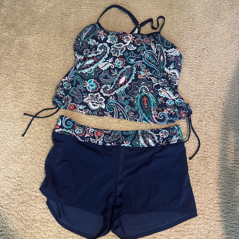 South point woman’s 2 pc paisley navy bathing suit EUC 22W